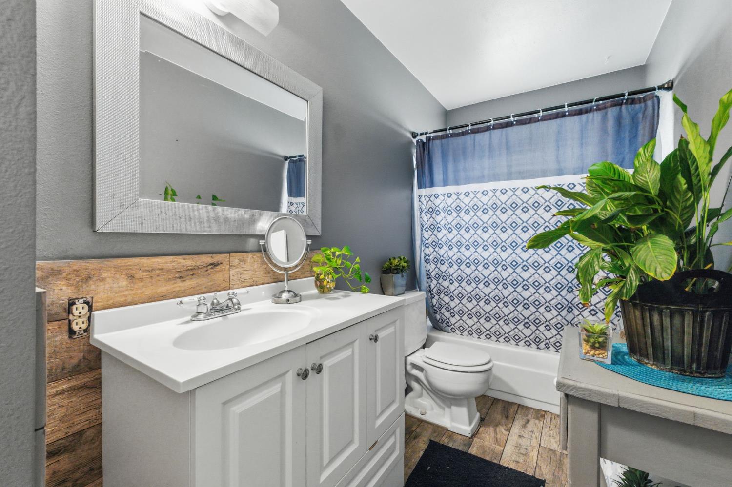 1443 E Palo Alto Ave, Fresno, CA 93710