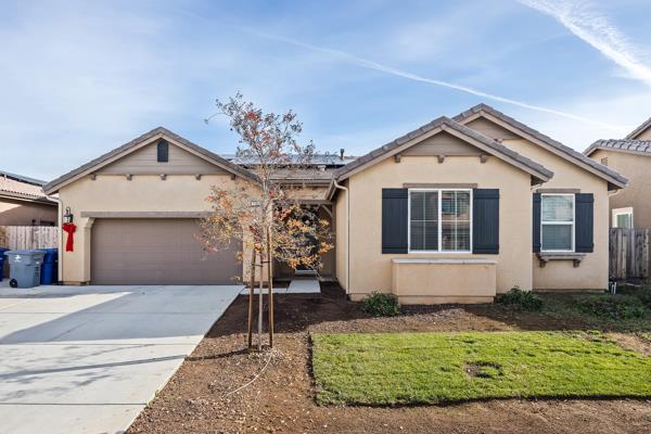 1667 Las Rosas Ave, Clovis, CA 93612