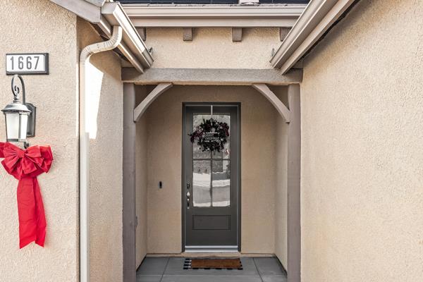 1667 Las Rosas Ave, Clovis, CA 93619