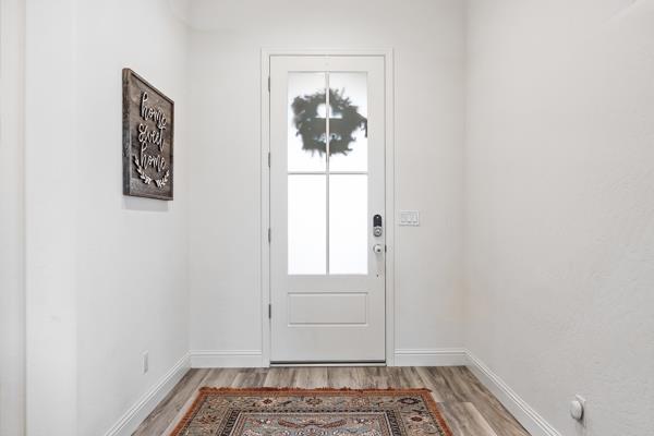 1667 Las Rosas Ave, Clovis, CA 93612