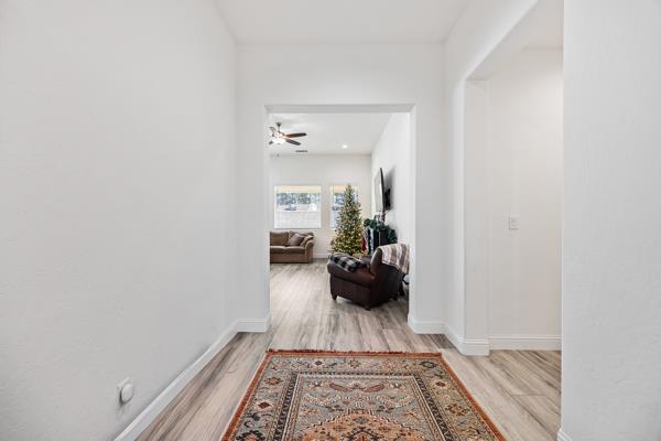 1667 Las Rosas Ave, Clovis, CA 93612