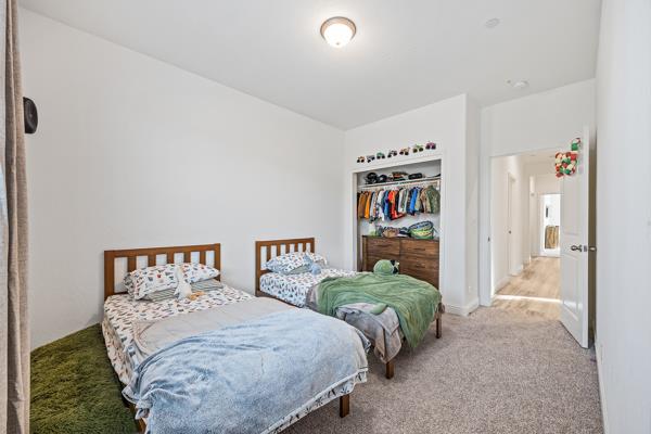 1667 Las Rosas Ave, Clovis, CA 93612