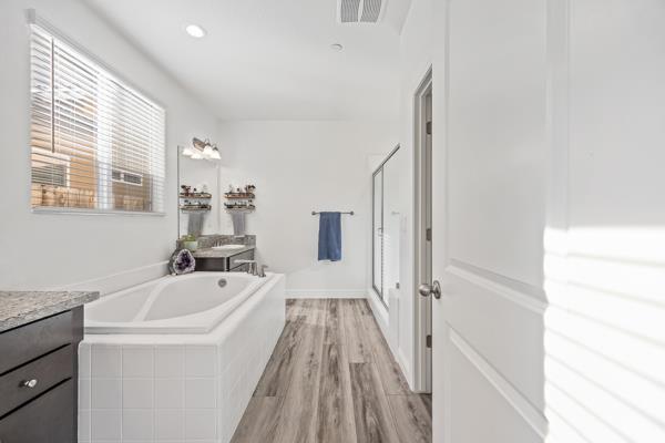 1667 Las Rosas Ave, Clovis, CA 93612