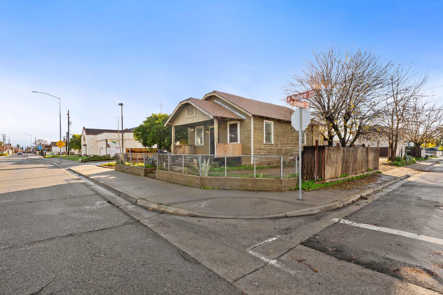 208 Bullard Ave, Clovis, CA 93612