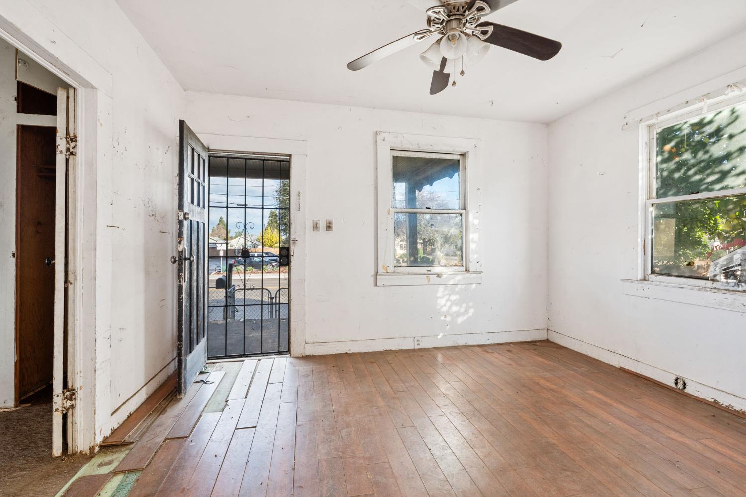 208 Bullard Ave, Clovis, CA 93612