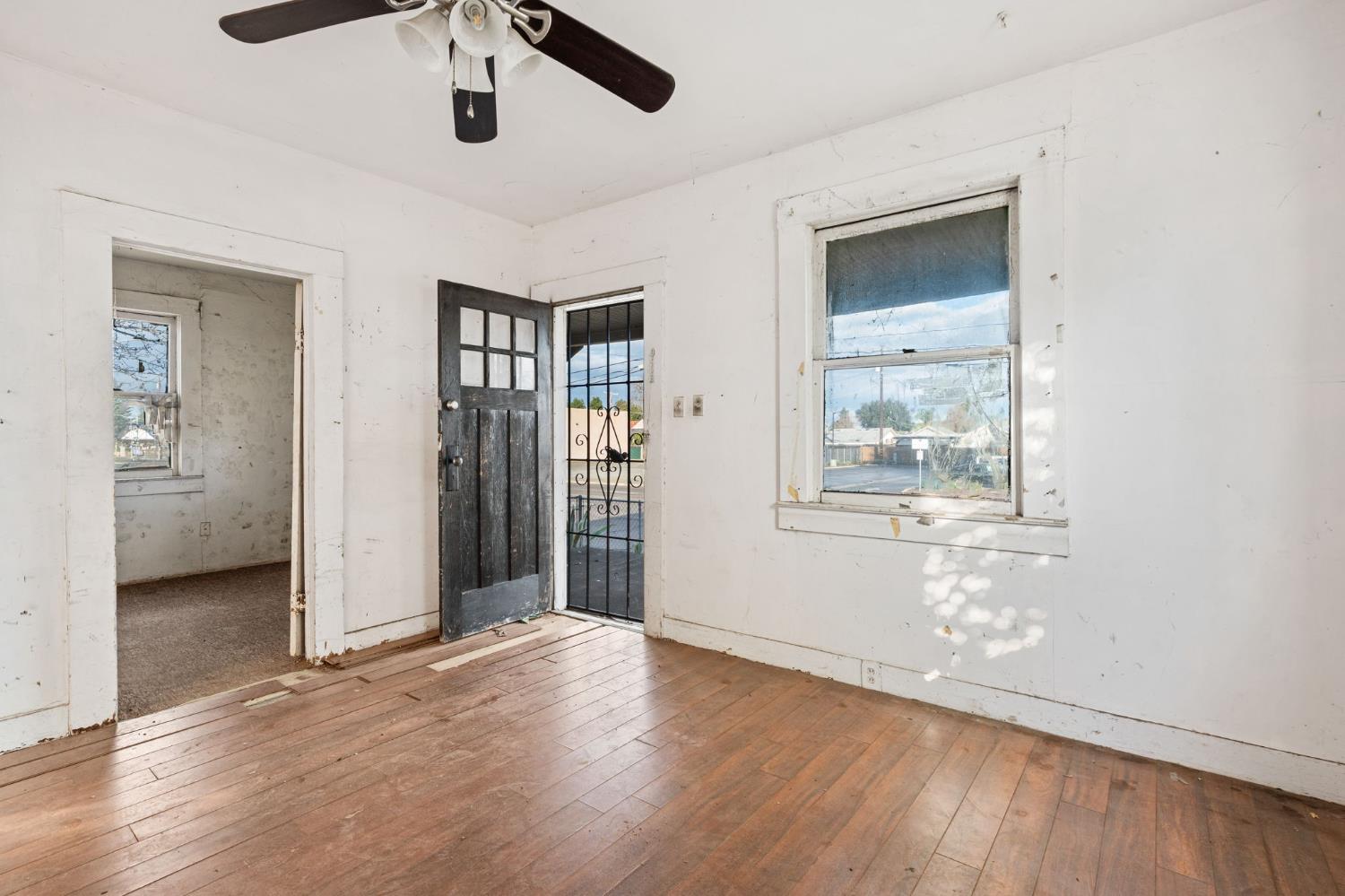 208 Bullard Ave, Clovis, CA 93612