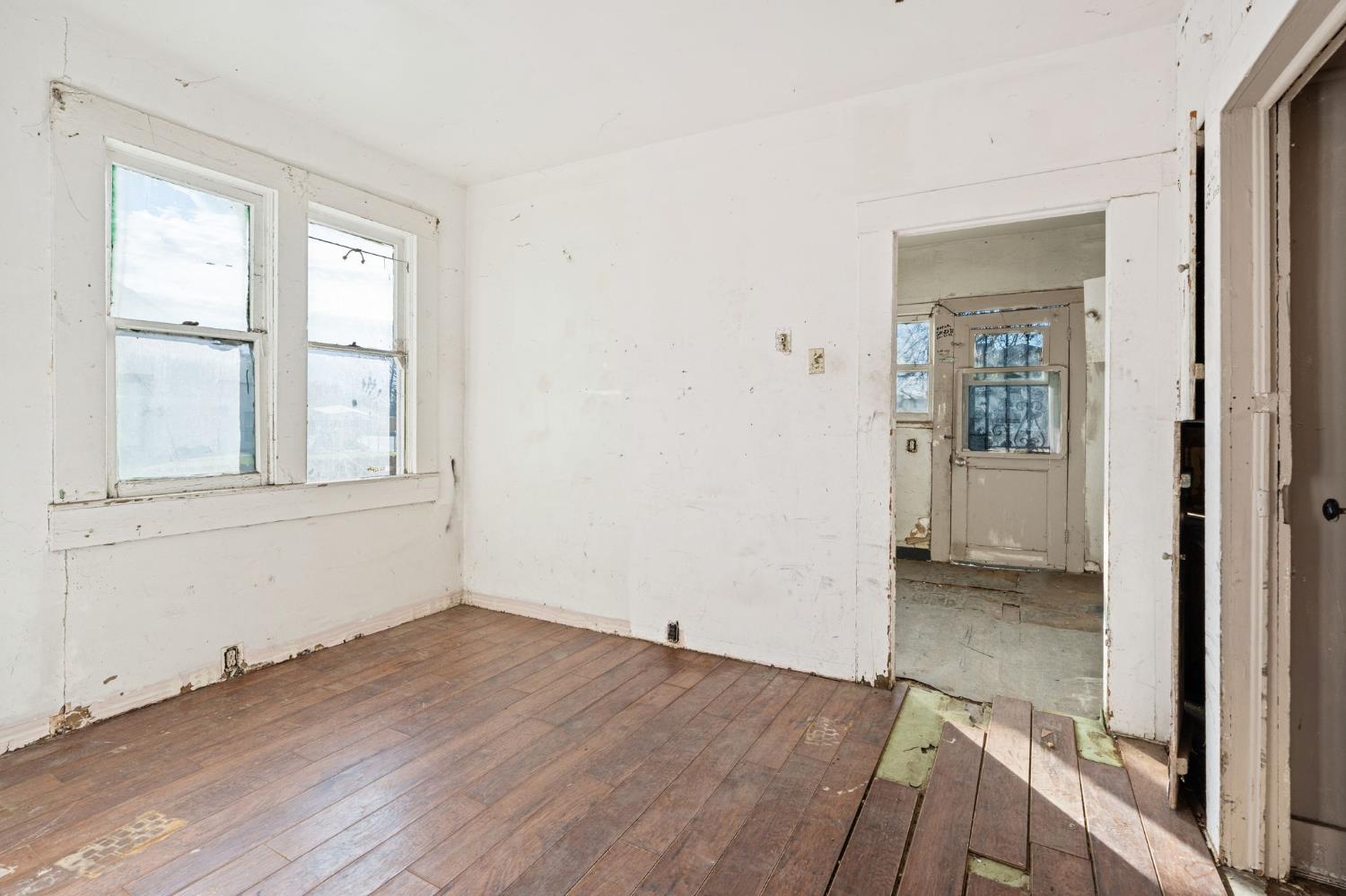 208 Bullard Ave, Clovis, CA 93612