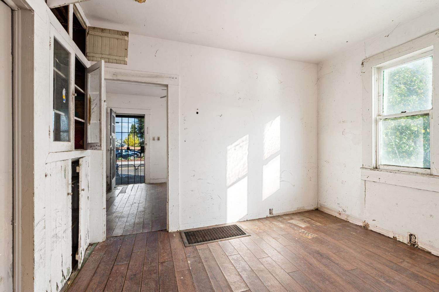 208 Bullard Ave, Clovis, CA 93612