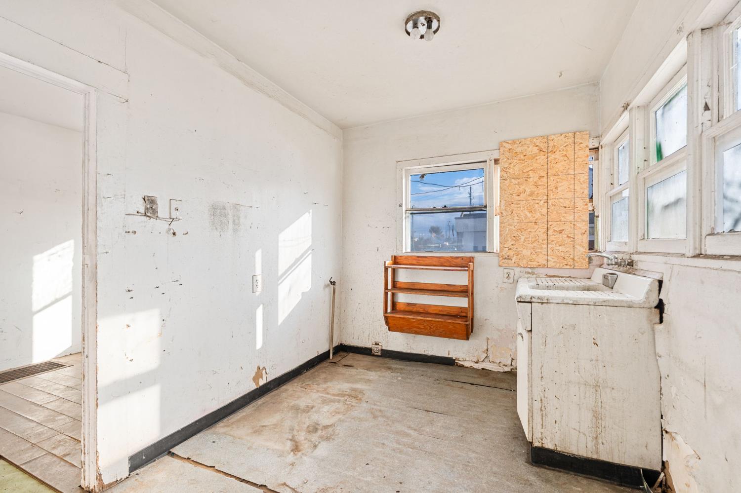 208 Bullard Ave, Clovis, CA 93612