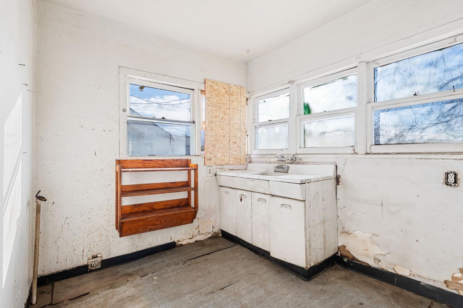 208 Bullard Ave, Clovis, CA 93612