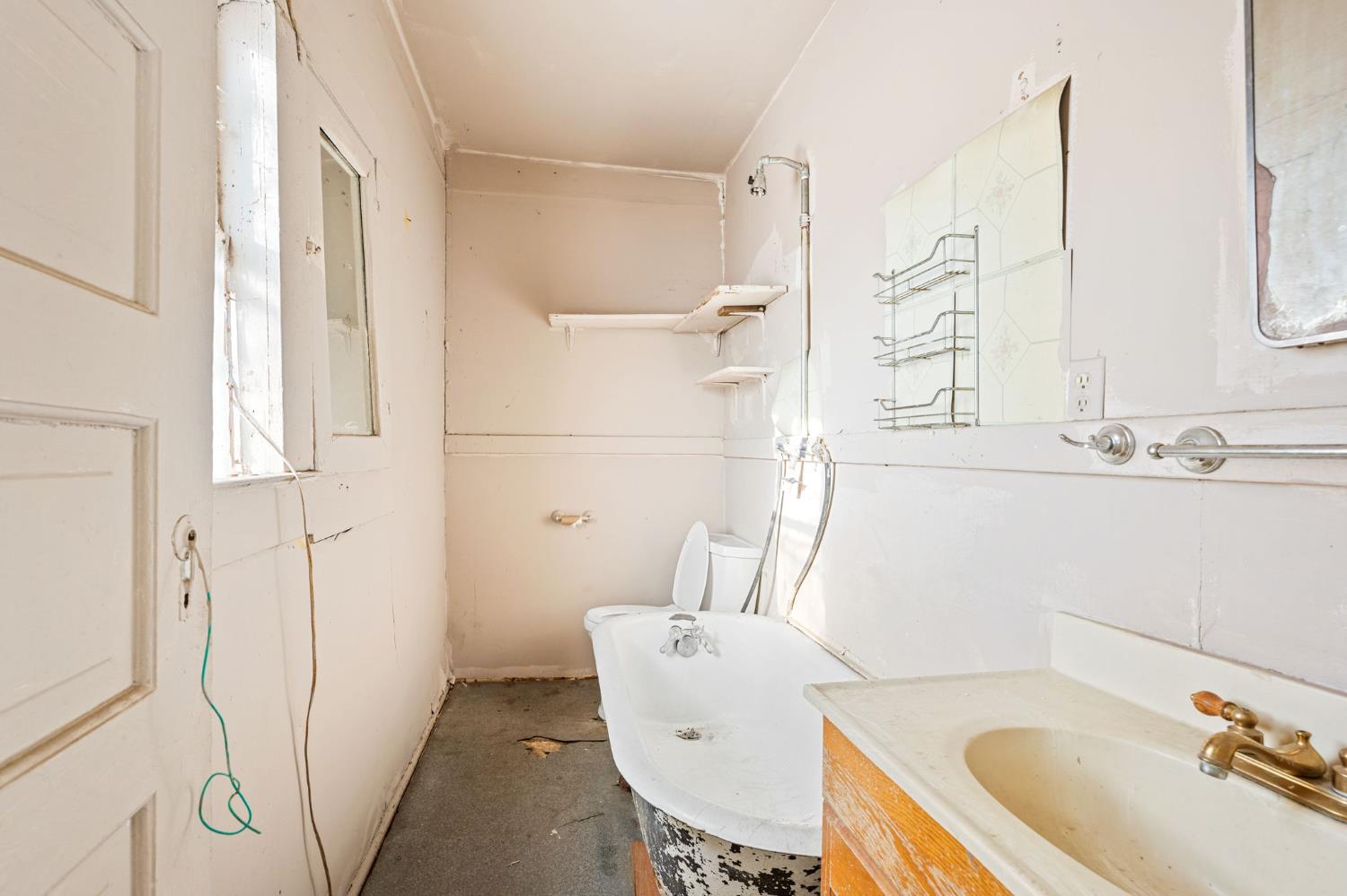 208 Bullard Ave, Clovis, CA 93612