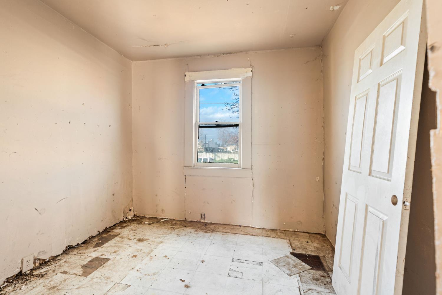 208 Bullard Ave, Clovis, CA 93612