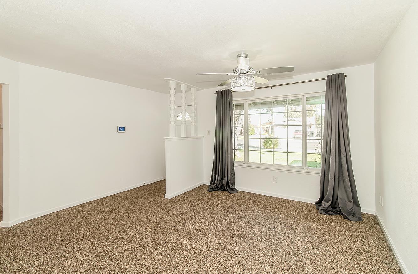 1093 Raymond Rd, Hanford, CA 93230