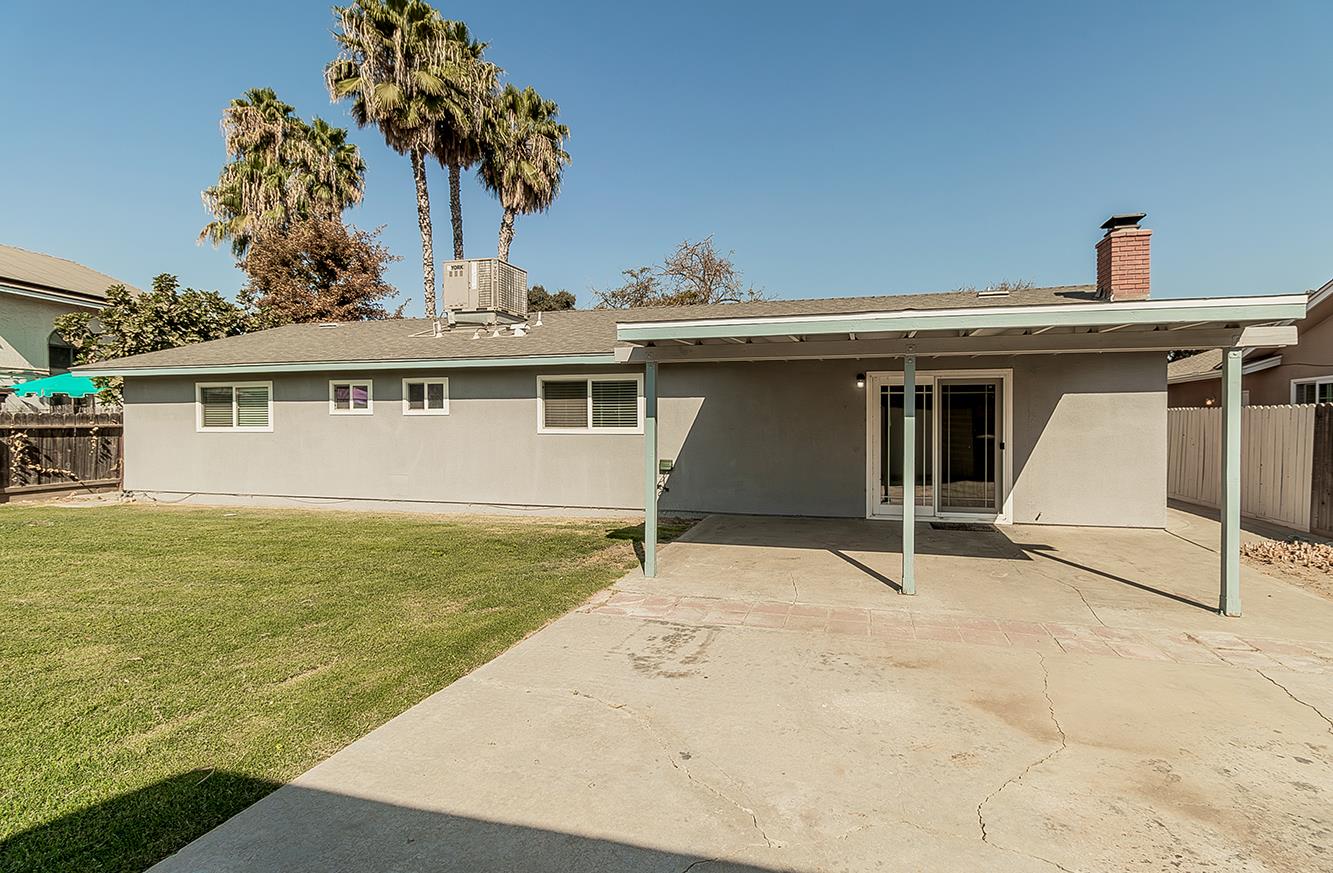 1093 Raymond Rd, Hanford, CA 93230