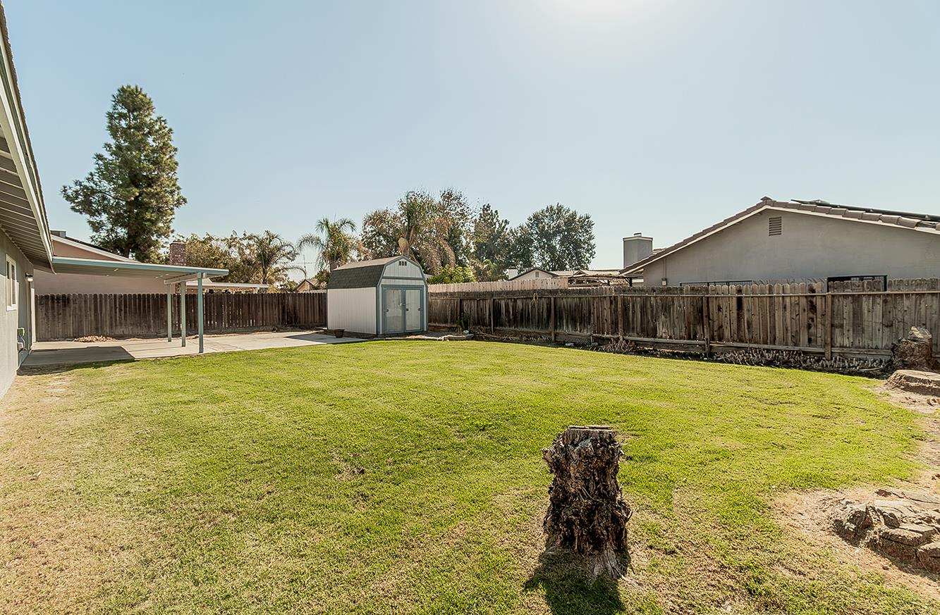 1093 Raymond Rd, Hanford, CA 93230