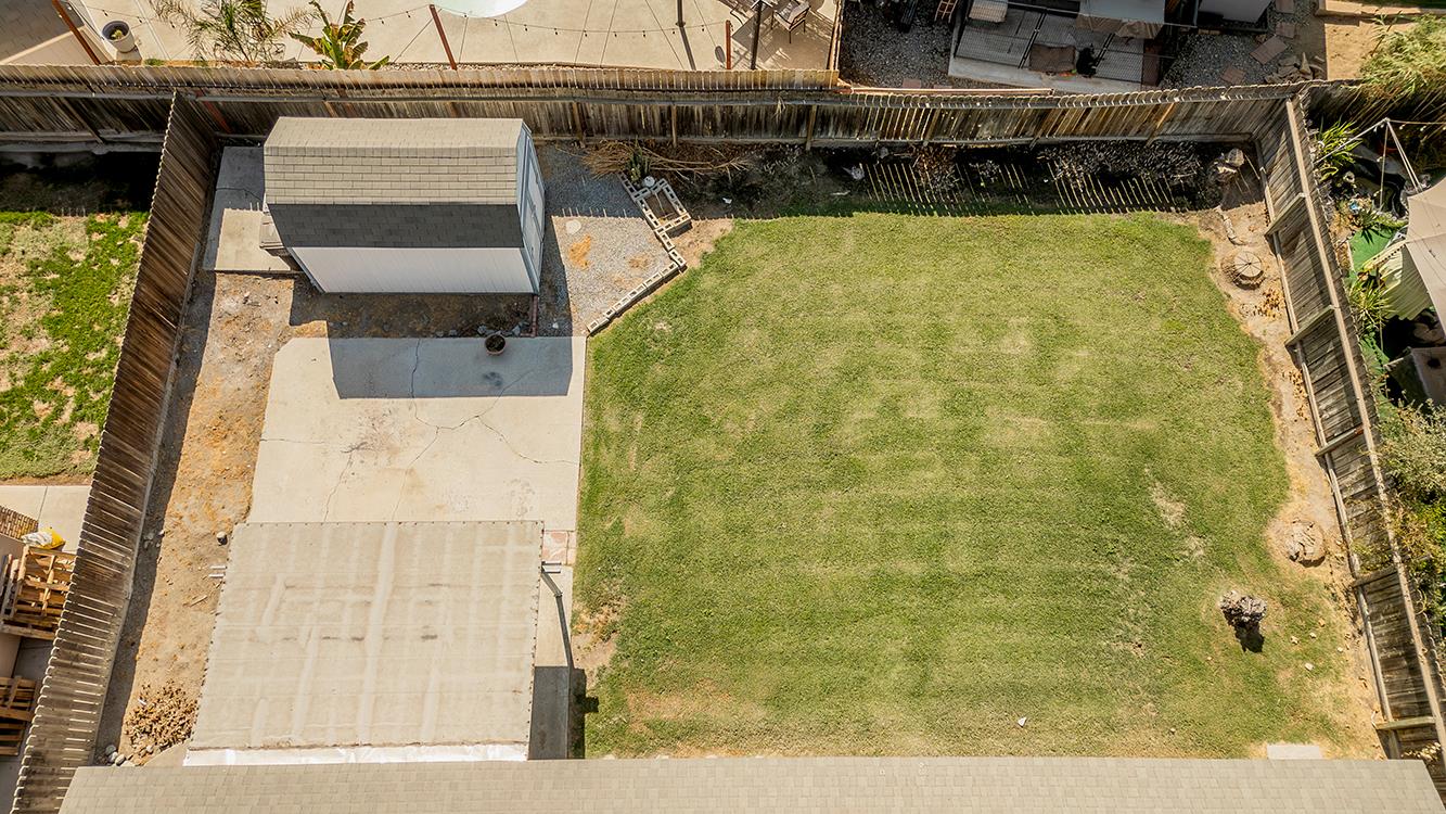 1093 Raymond Rd, Hanford, CA 93230