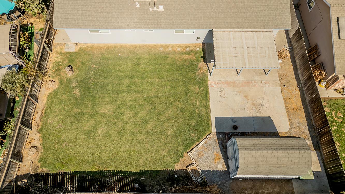 1093 Raymond Rd, Hanford, CA 93230