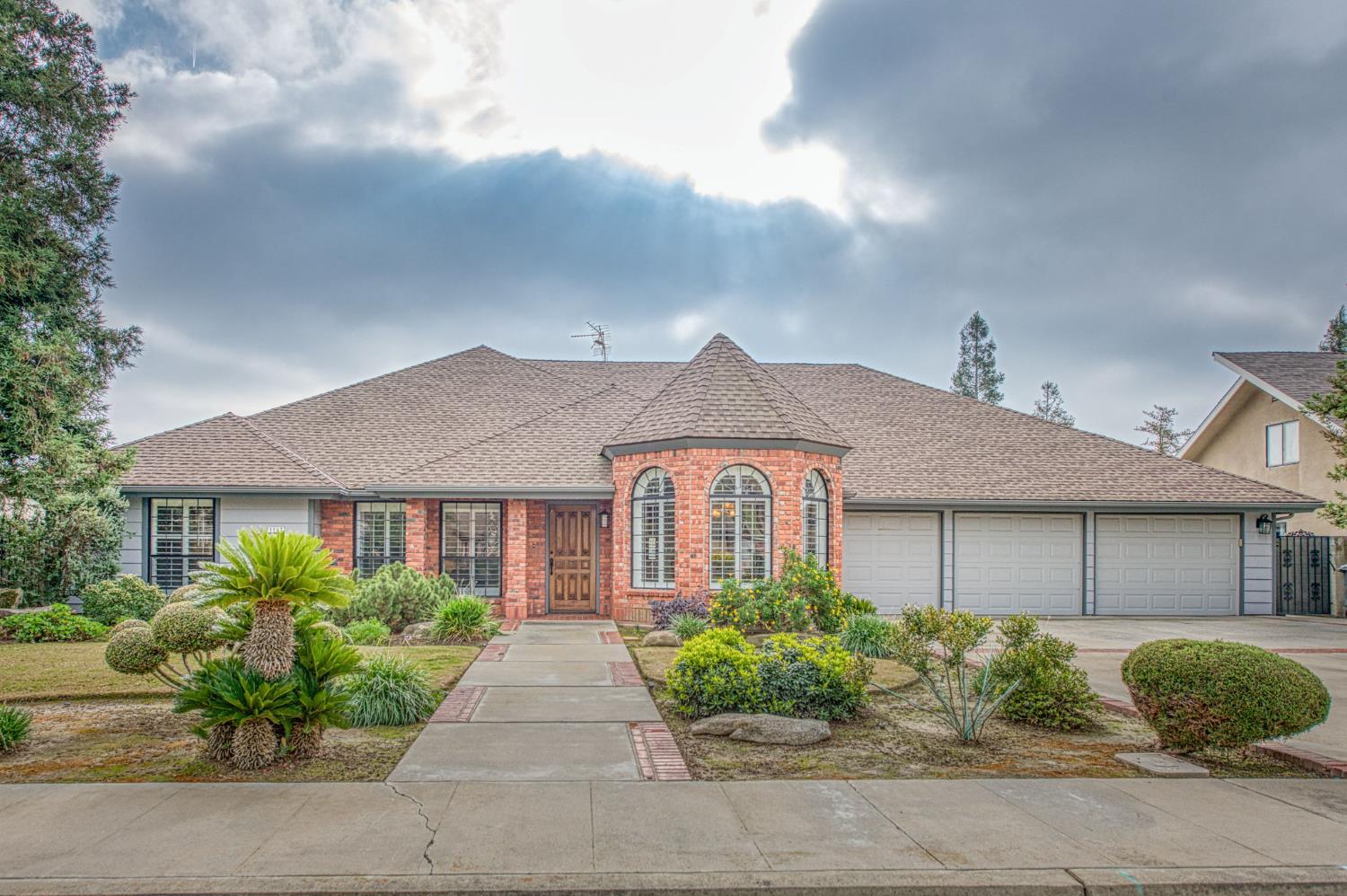 1167 Mill St, Selma, CA 93662