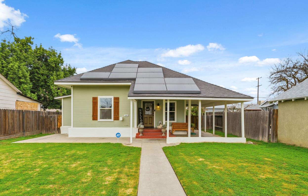 1044 K St, Reedley, CA 93654