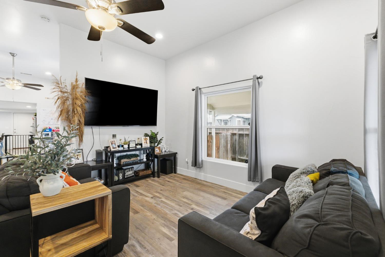 1044 K St, Reedley, CA 93654