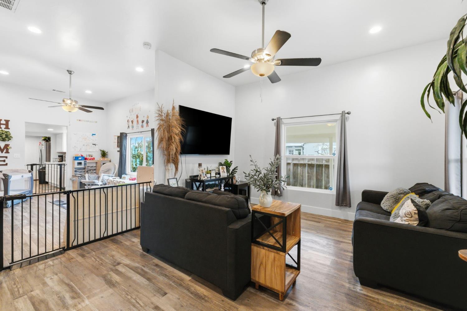 1044 K St, Reedley, CA 93654