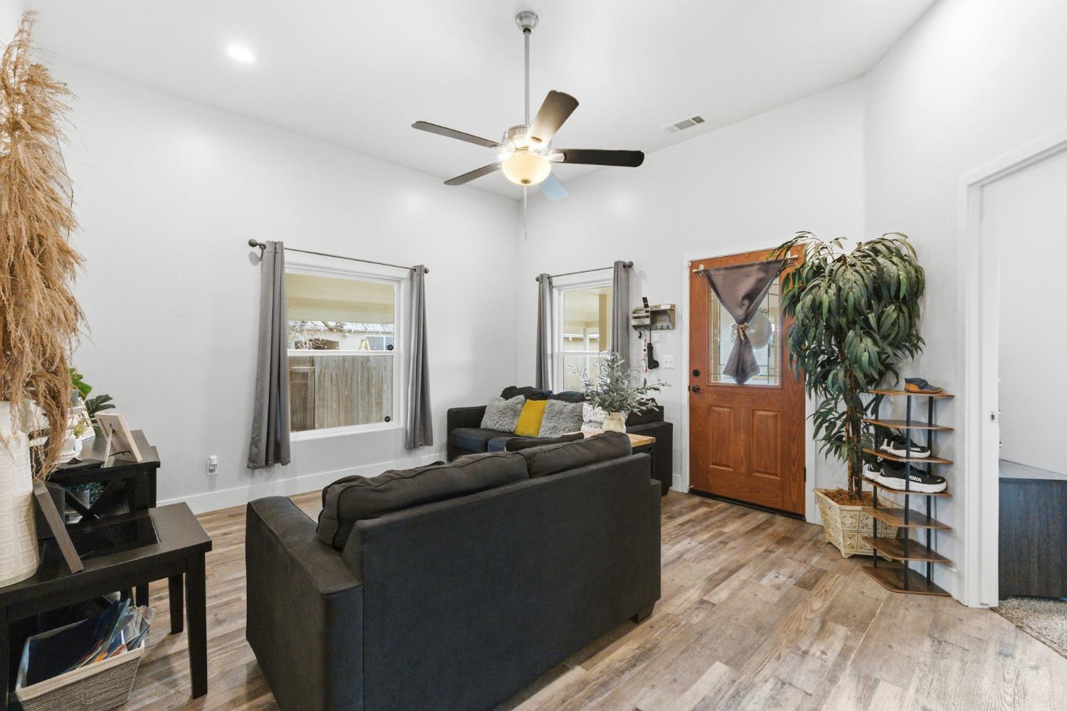 1044 K St, Reedley, CA 93654