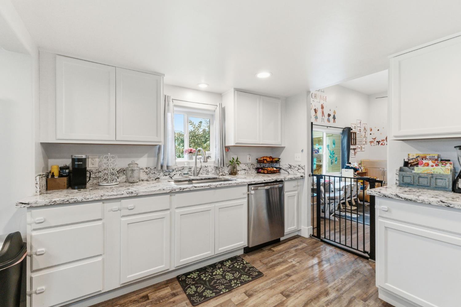 1044 K St, Reedley, CA 93654