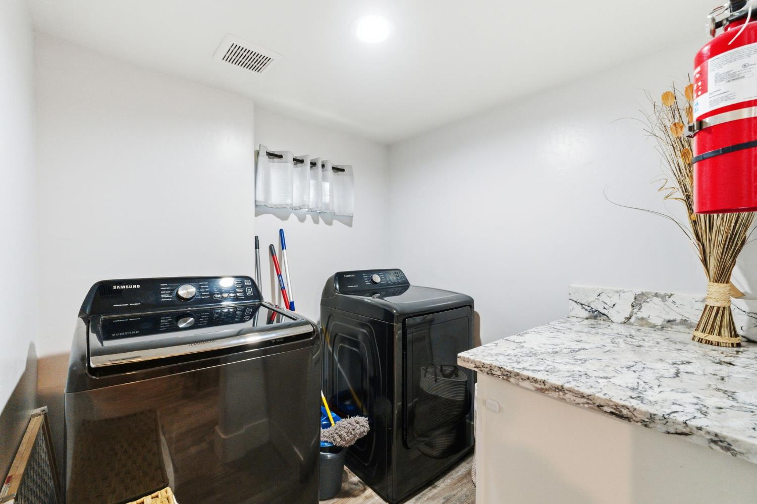 1044 K St, Reedley, CA 93654