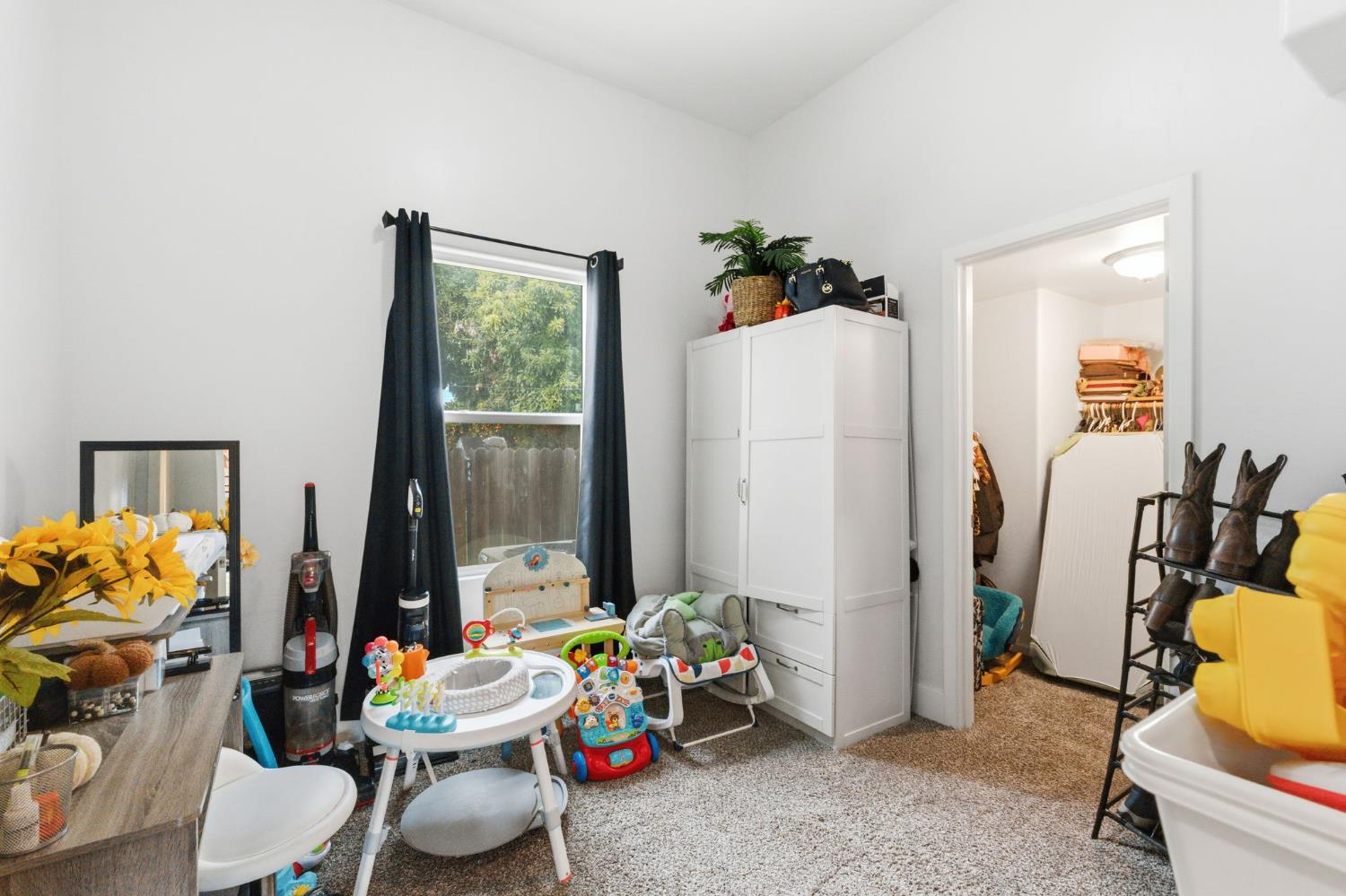 1044 K St, Reedley, CA 93654