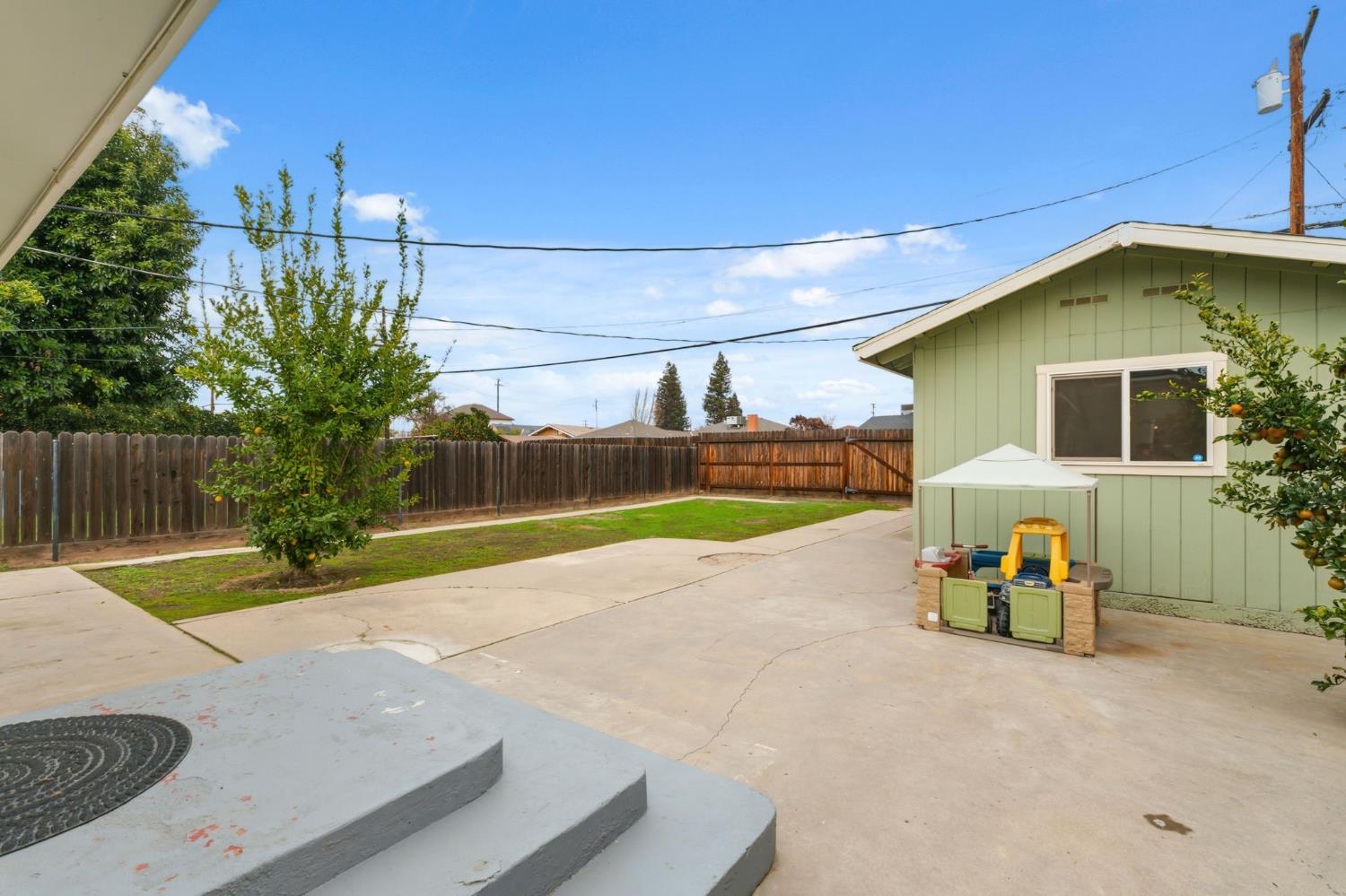 1044 K St, Reedley, CA 93654