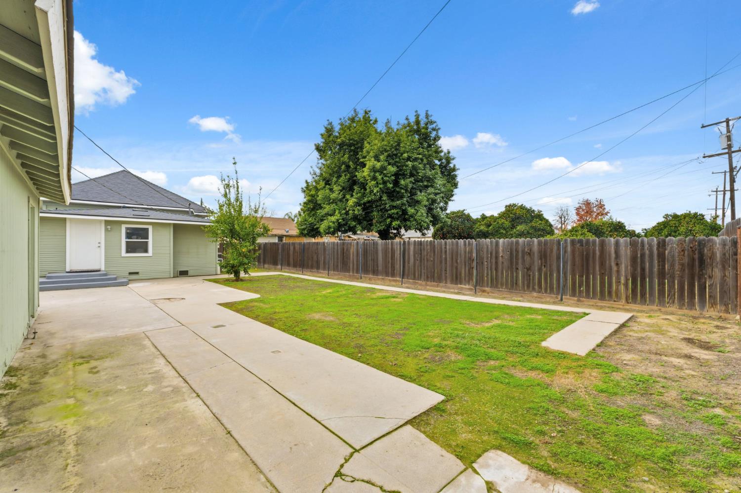 1044 K St, Reedley, CA 93654