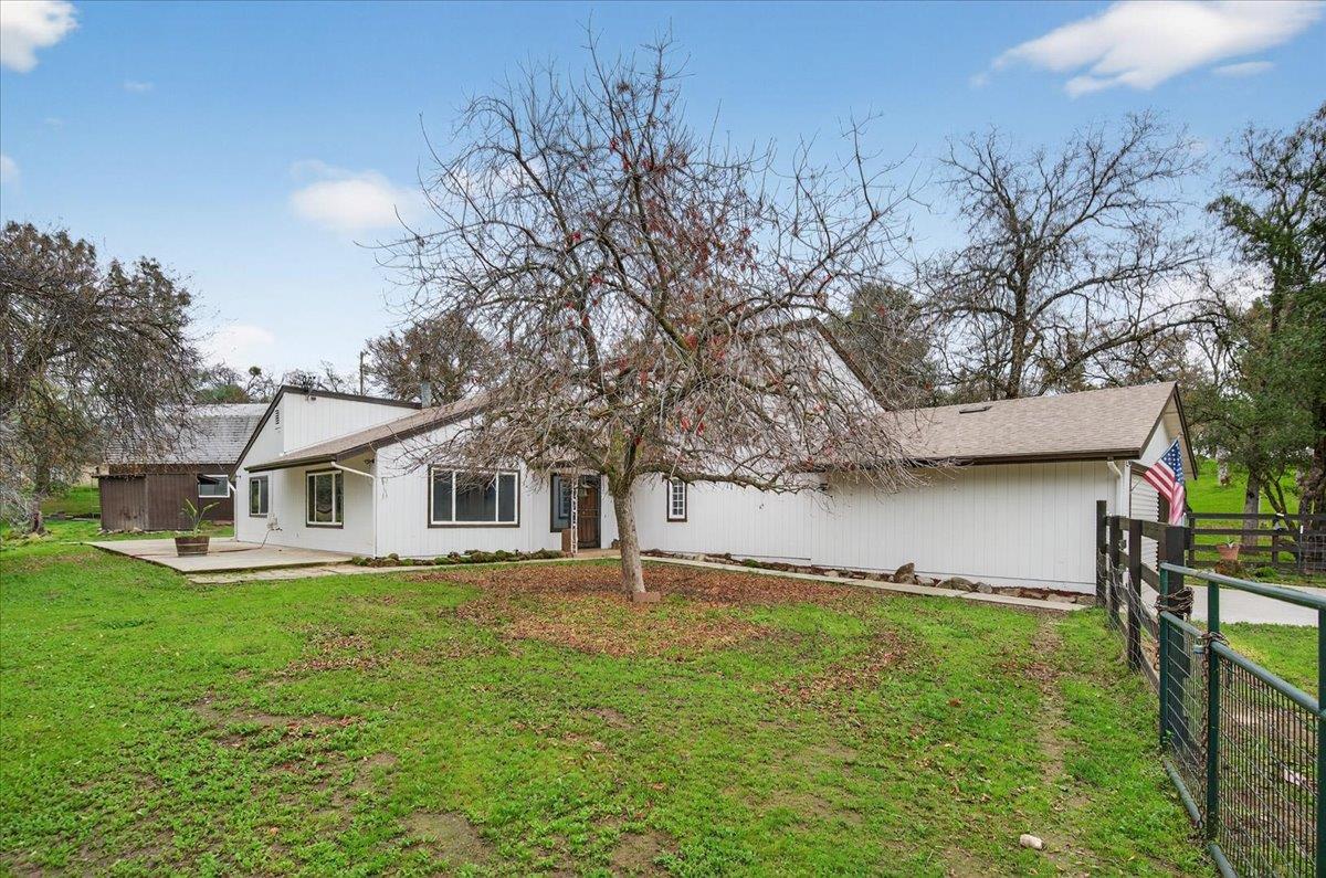 31814 Lockwood Ln, Prather, CA 93651