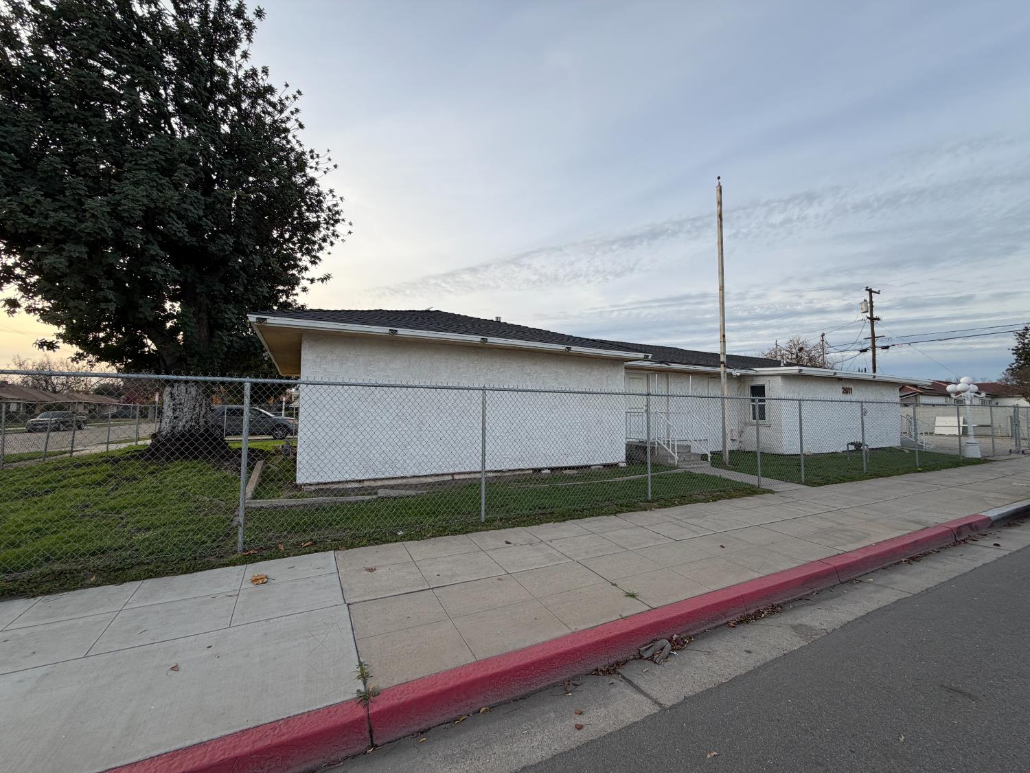 2611 N Fresno St, Fresno, CA 93703