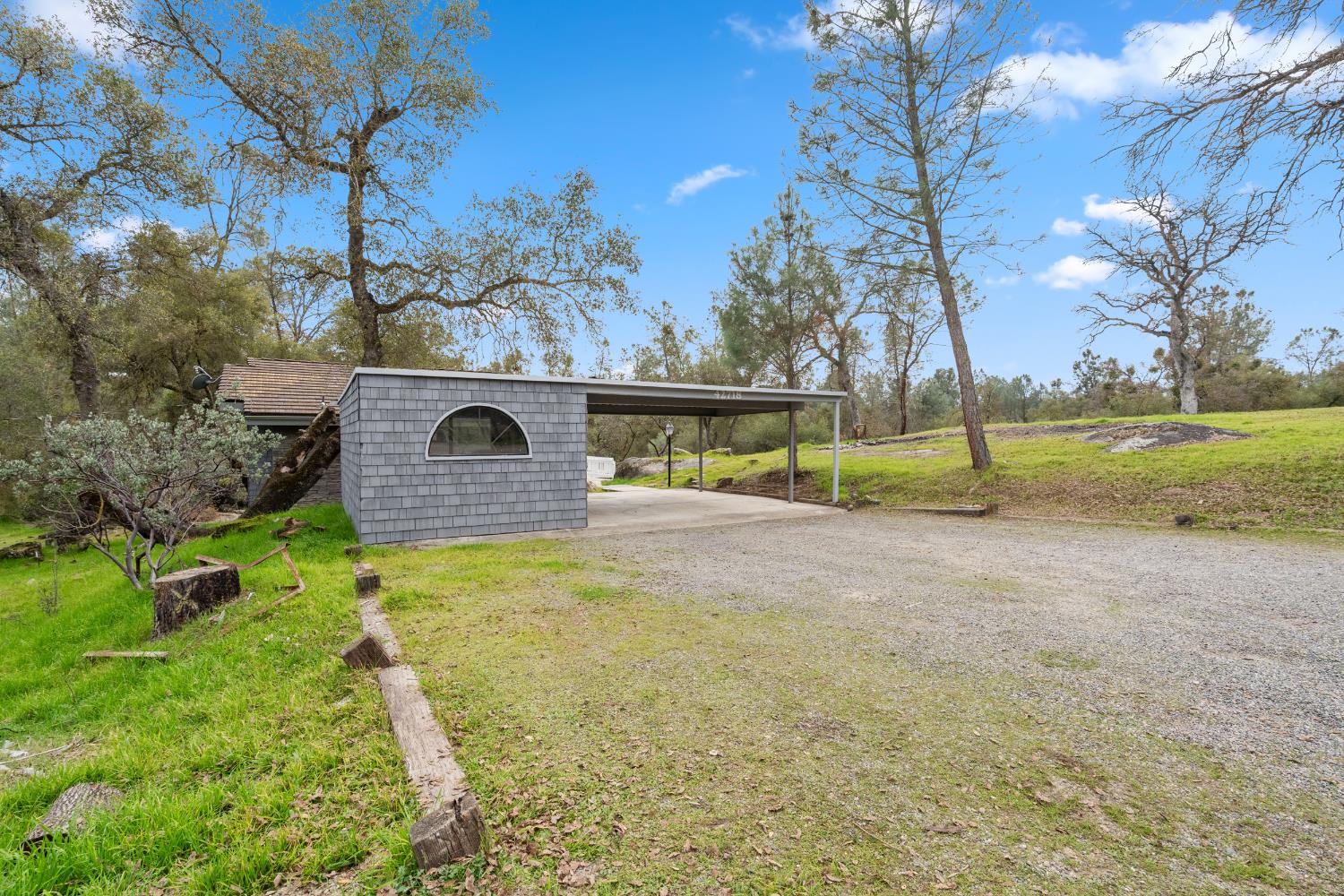 42718 Deep Forest Dr, Coarsegold, CA 93614