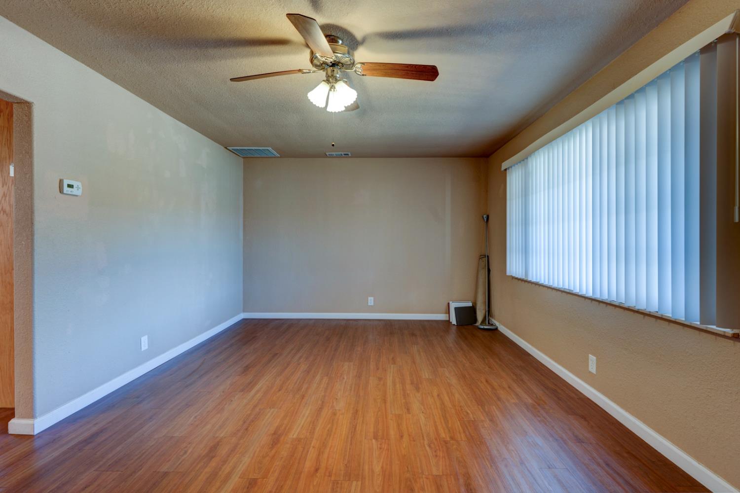 1402 S Nevada Ave, Los Banos, CA 93635