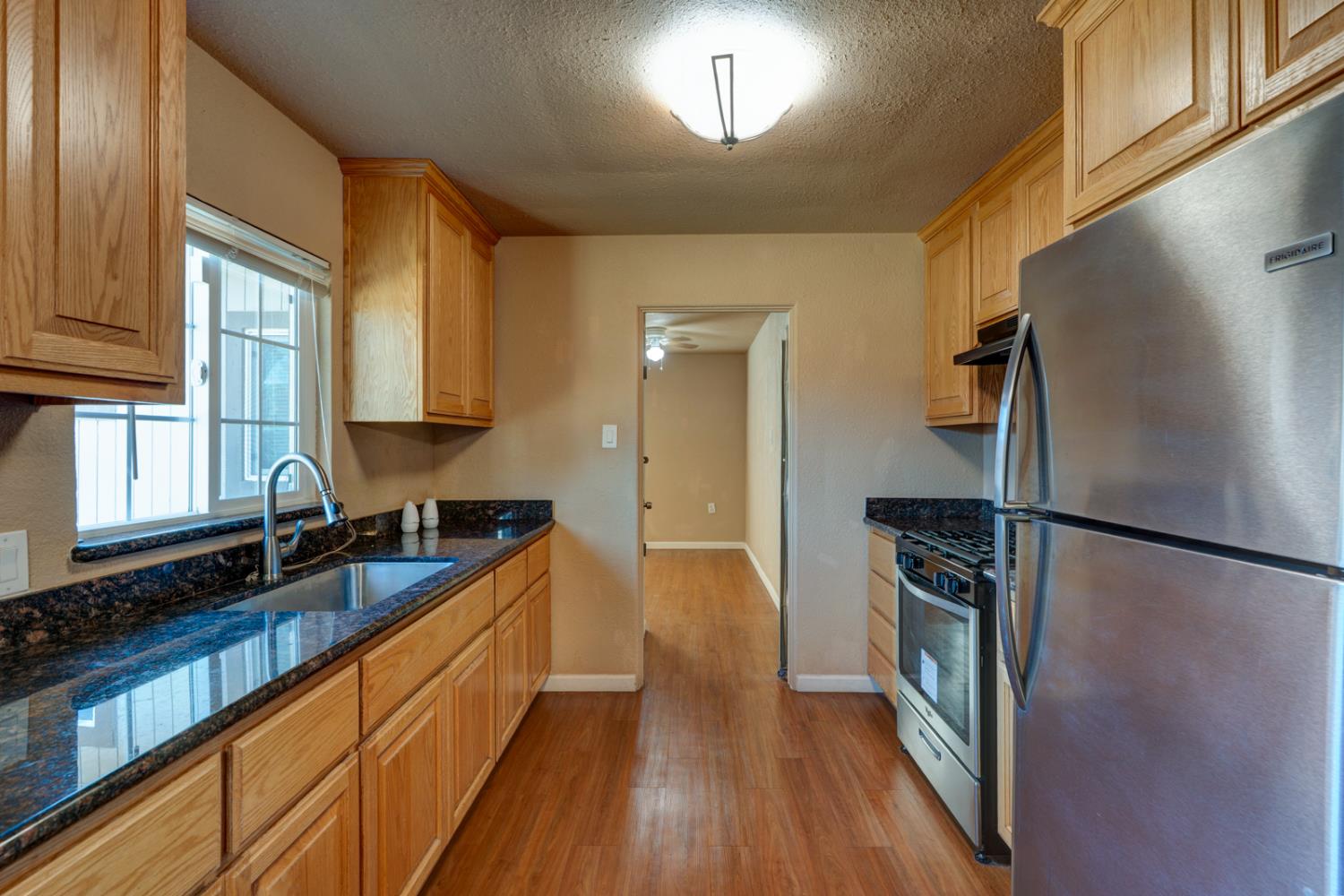 1402 S Nevada Ave, Los Banos, CA 93635