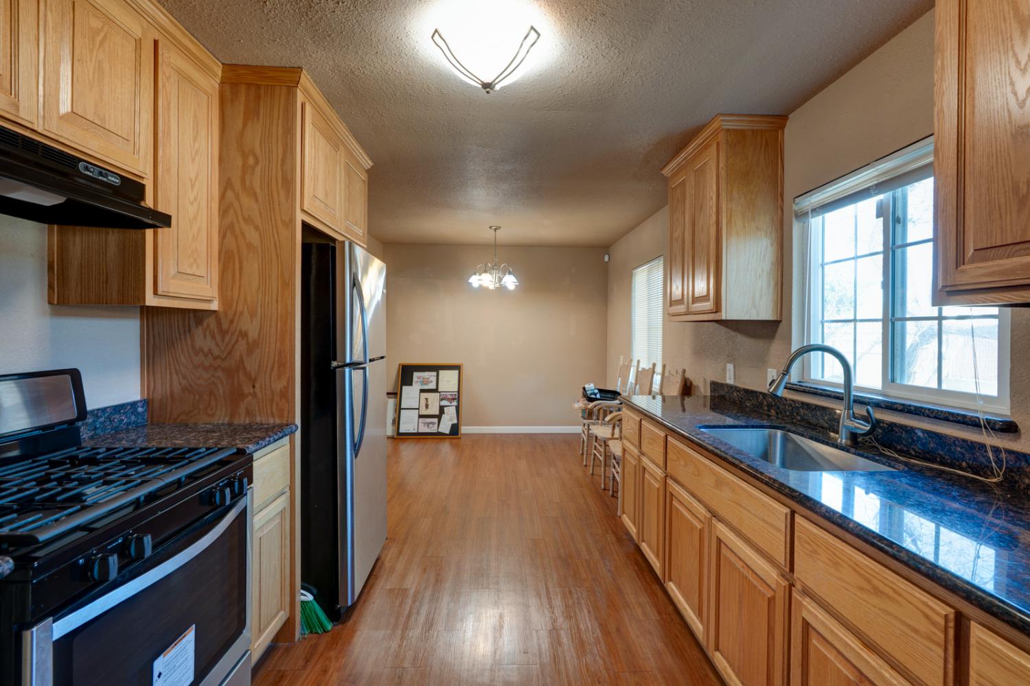 1402 S Nevada Ave, Los Banos, CA 93635