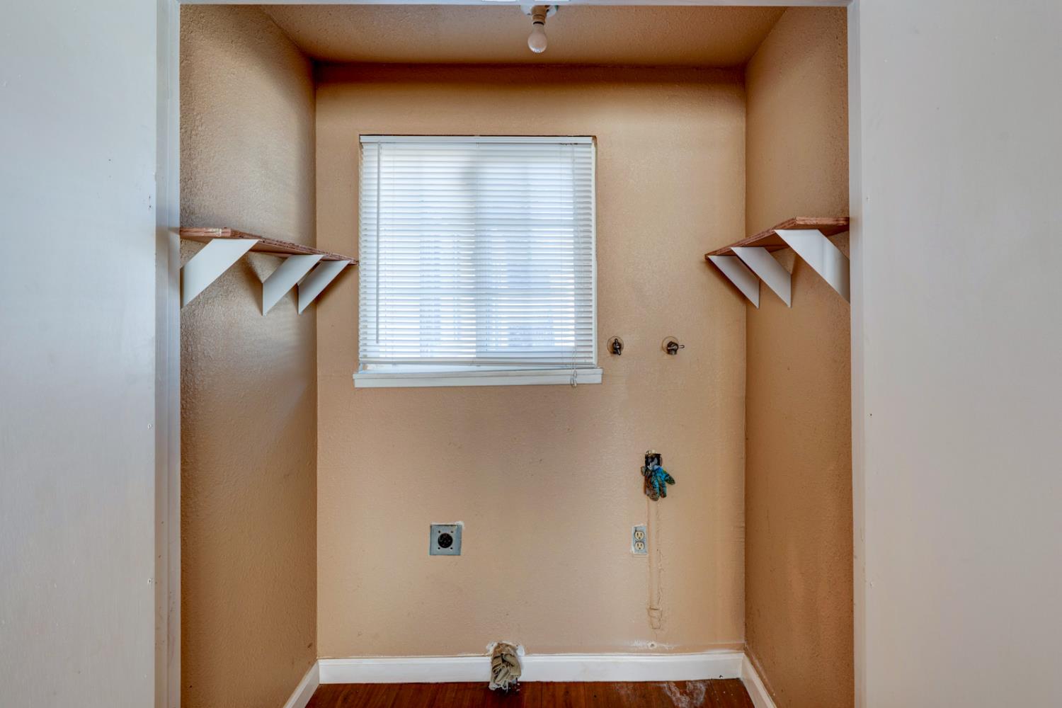 1402 S Nevada Ave, Los Banos, CA 93635