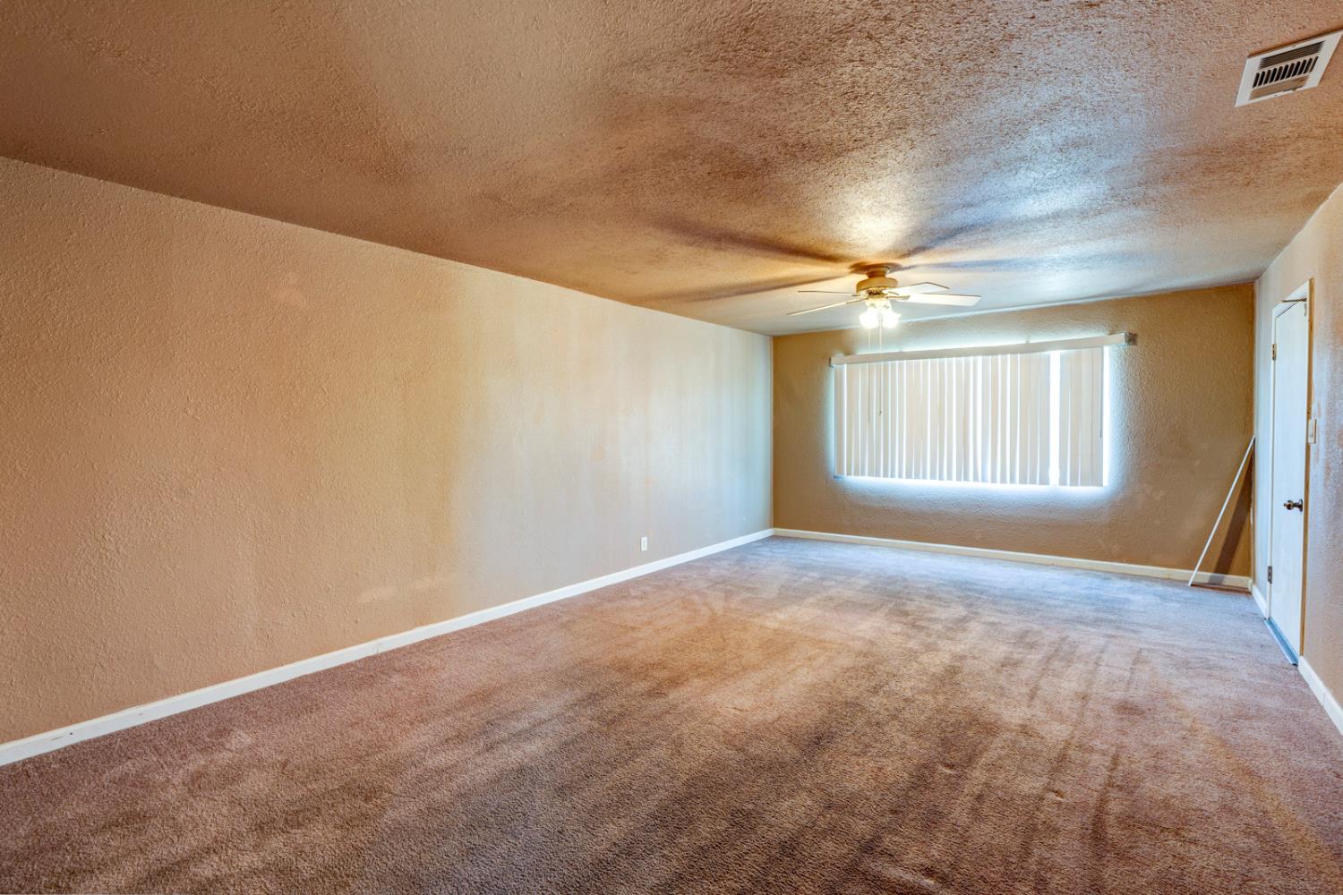 1402 S Nevada Ave, Los Banos, CA 93635