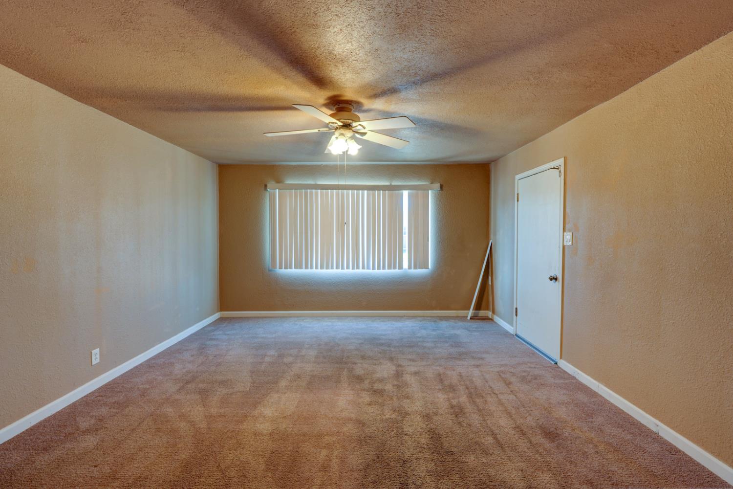 1402 S Nevada Ave, Los Banos, CA 93635