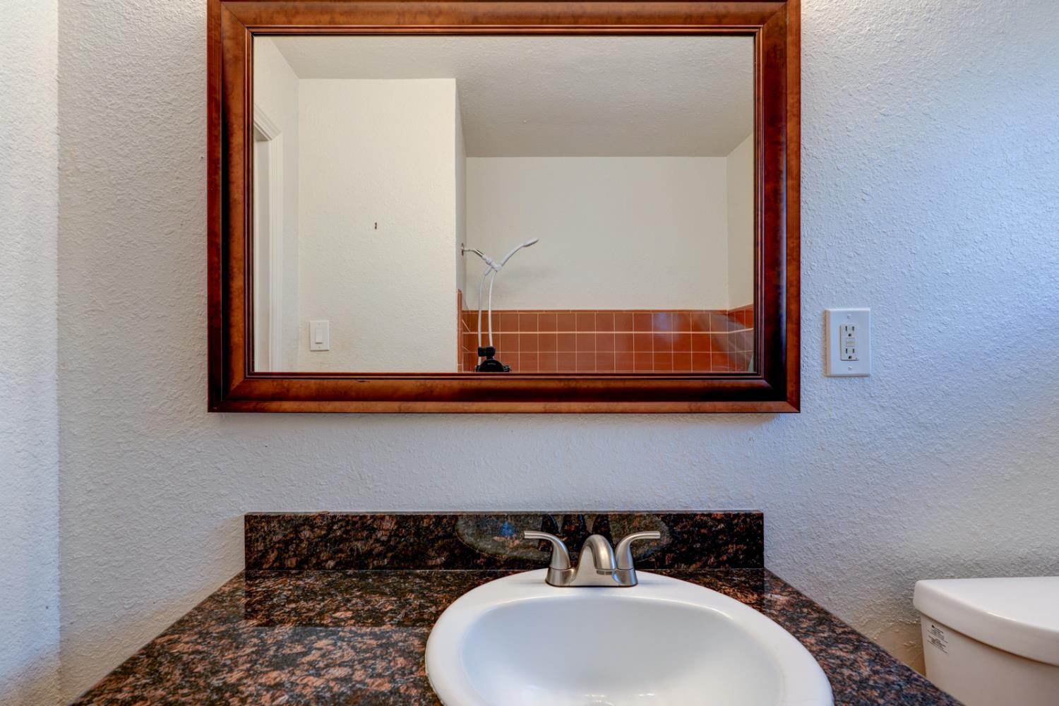 1402 S Nevada Ave, Los Banos, CA 93635