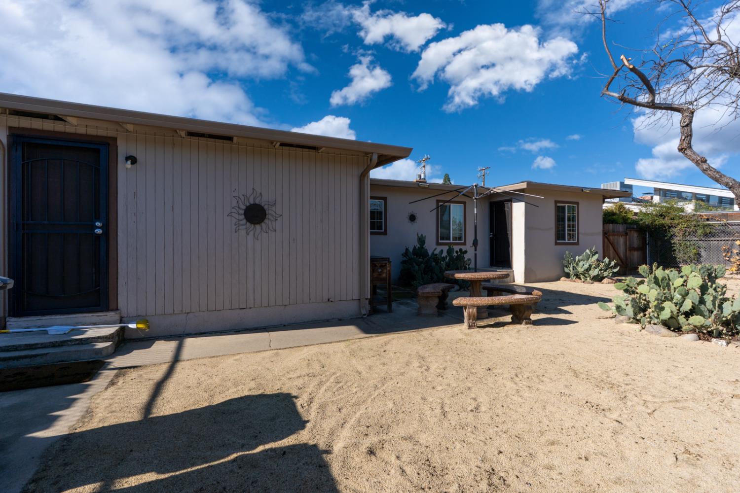 1402 S Nevada Ave, Los Banos, CA 93635