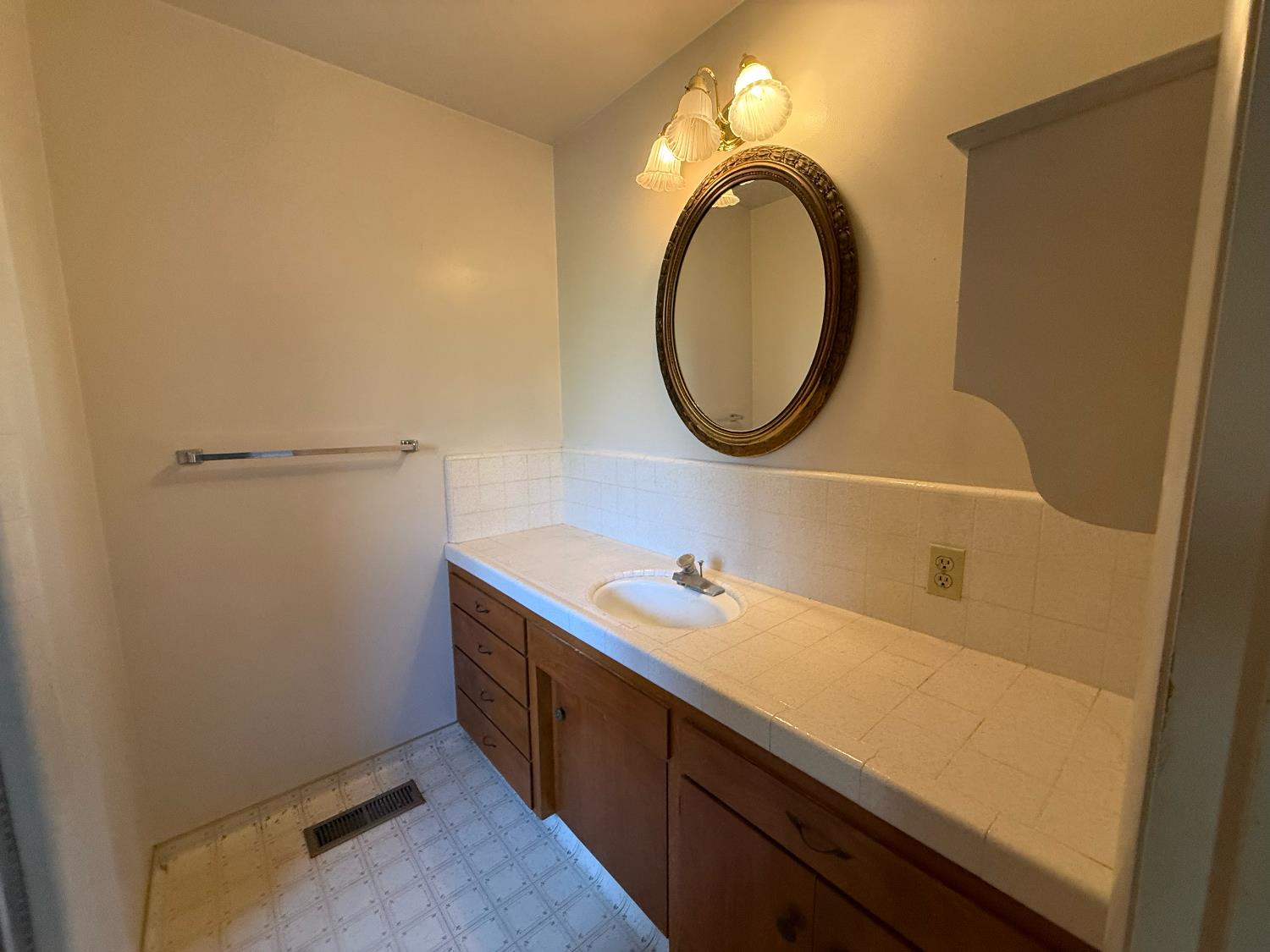 2510 W Escalon Ave, Fresno, CA 93711