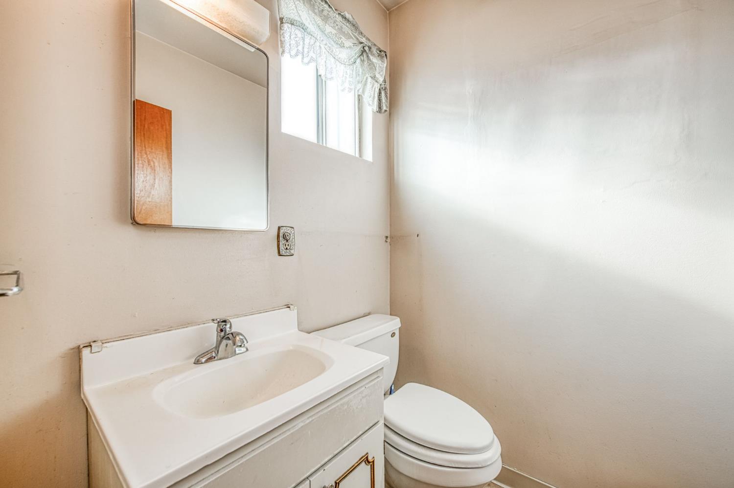 148 E Eden Ave, Fresno, CA 93706