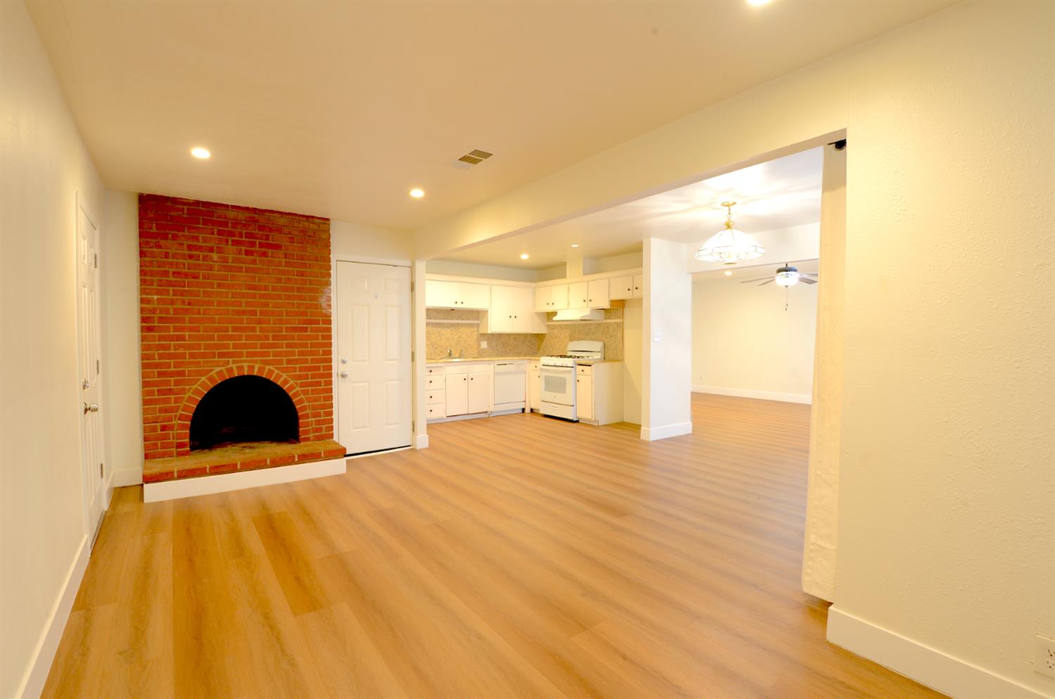 6567 N Clark St, Fresno, CA 93710