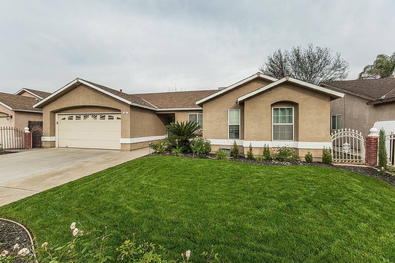 201 Exie Ln, Dinuba, CA 93618