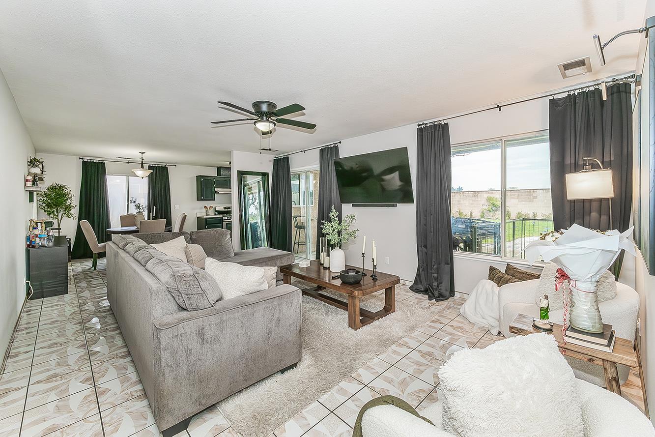 201 Exie Ln, Dinuba, CA 93618