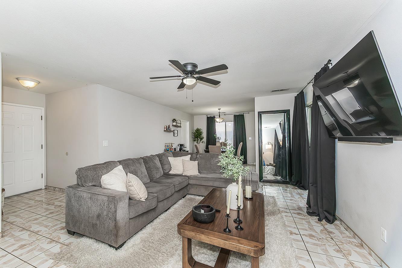 201 Exie Ln, Dinuba, CA 93618