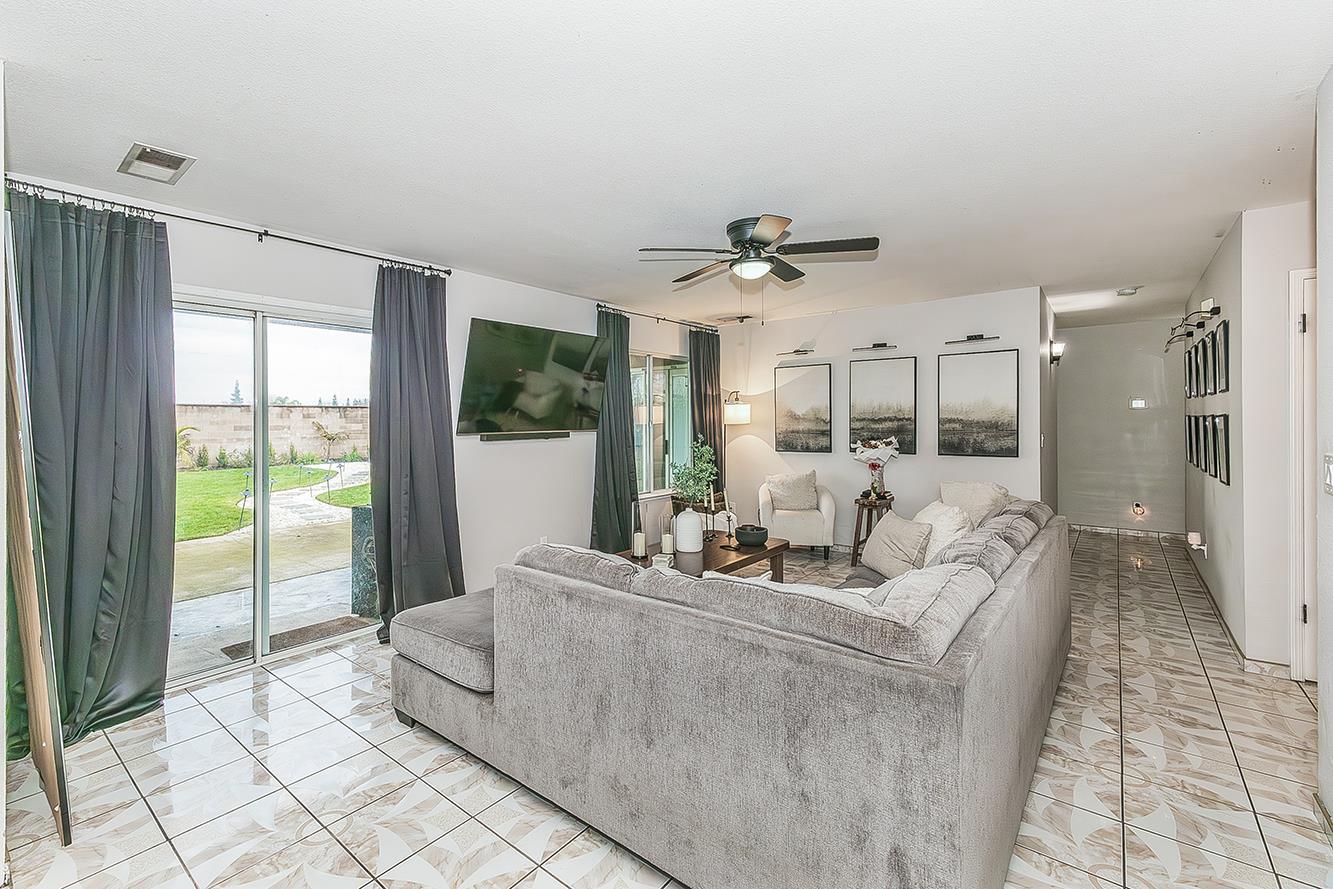 201 Exie Ln, Dinuba, CA 93618