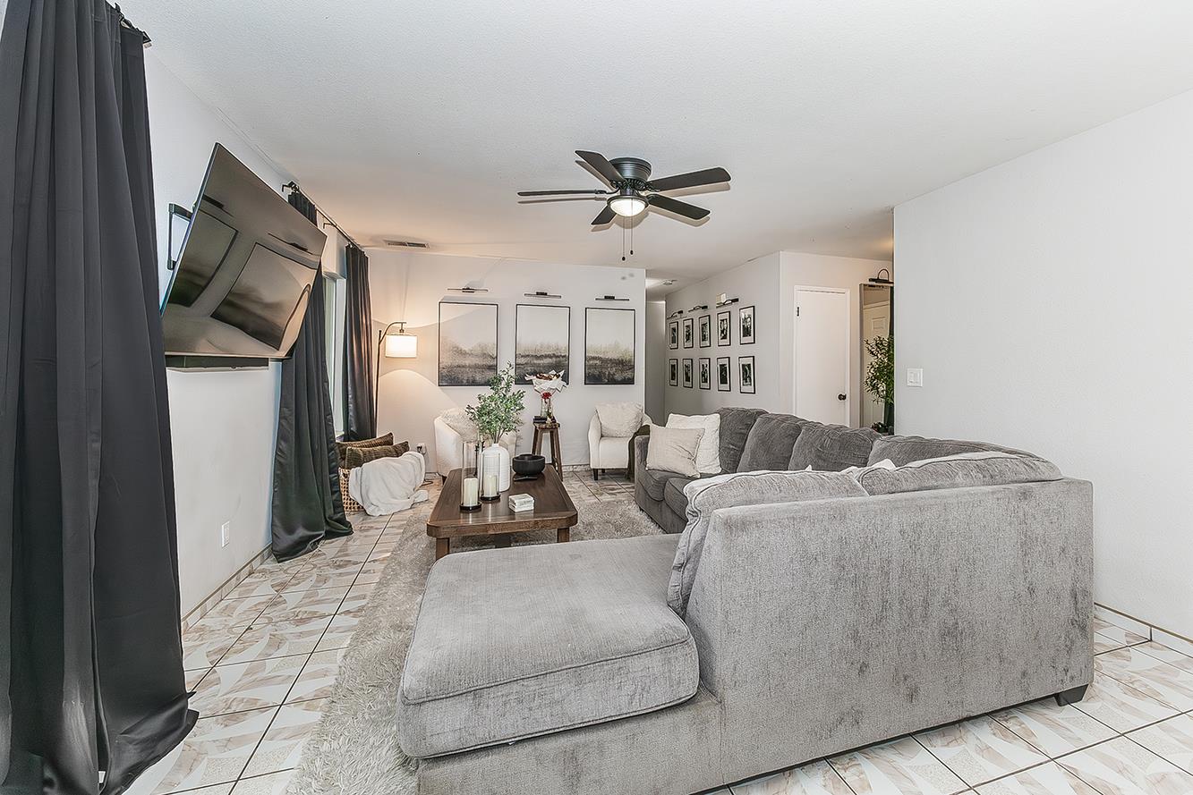 201 Exie Ln, Dinuba, CA 93618